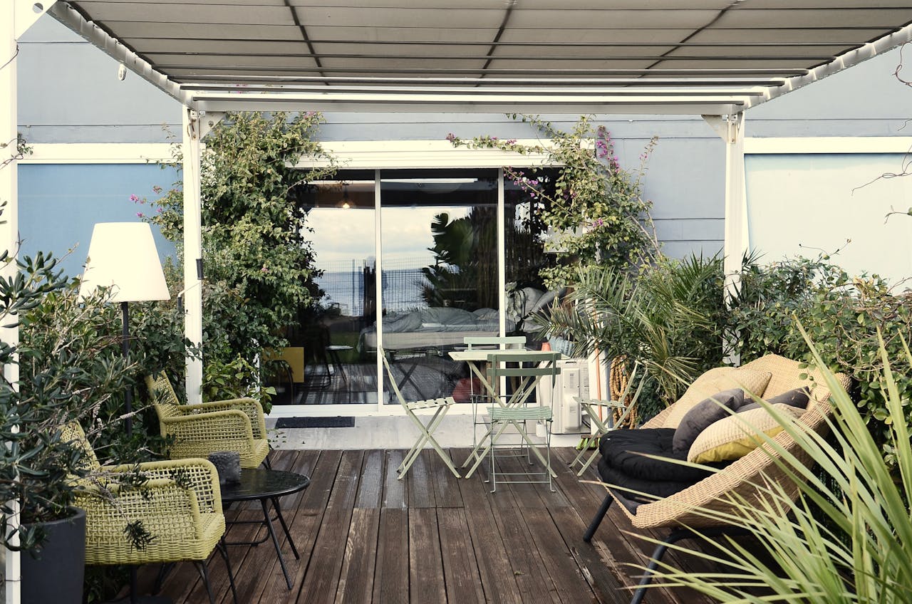 pexels-skylar-kang-6430734 Jardinic : spécialiste de l'aménagement extérieur et du rangement intelligent